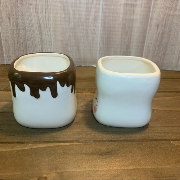 Set Of 2 Small Miniature Marshmallow Shaped  Cups Mugs With Faces - Picture 8 of 9